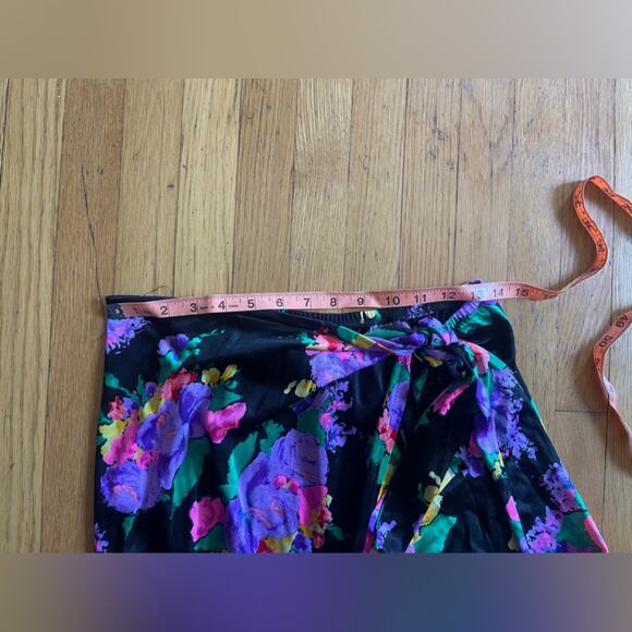 70s Vintage Nylon Wrap Tie Skirt - Picture 4 of 6